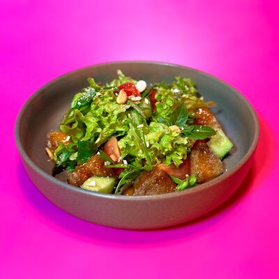 Салат с хрустящими баклажанами в ROOF по цене 570 ₽