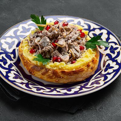 Бефстроганов из говядины в лепешке из тандыра в Гранат по цене 570