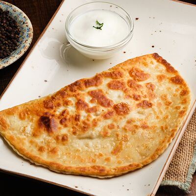 Кутаб с сыром в Дальневосточка по цене 250 ₽