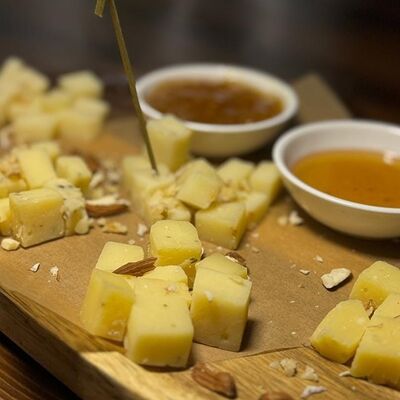 Сырный сет в Houston bar по цене 960 ₽