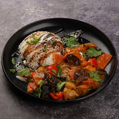 Курица карри с рисом в Tuk Tuk Asian Food по цене 608 ₽