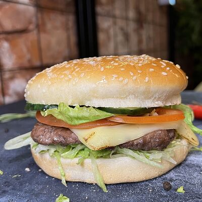 Бургер с бифштексом из говядины в Тема по цене 265 ₽