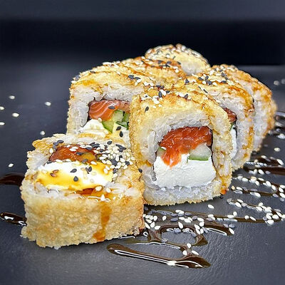 Темпура ролл с лососемв Breaking time по цене 650 ₽