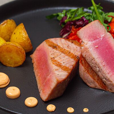 Стейк из тунца в Andys по цене 1440 ₽