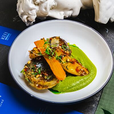 Артишоки с соусом из зеленого горошка и овощами в KEFI greek kitchen по цене 750 ₽