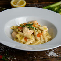 Пенне с лососем в сливочном соусе в Villa Pasta