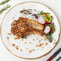 Стейк Томагавк из свинины в Crazy Hunter