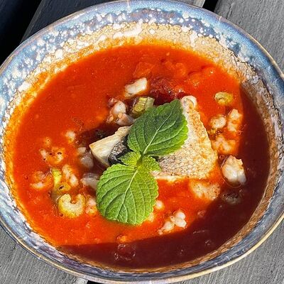 Томатный суп с морепродуктами в Хюгге Сырный ресторан по цене 590 ₽
