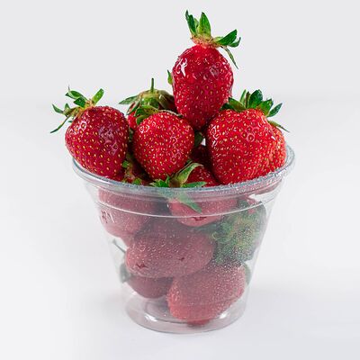 Свежие ягоды клубники в Очаг по цене 750 ₽