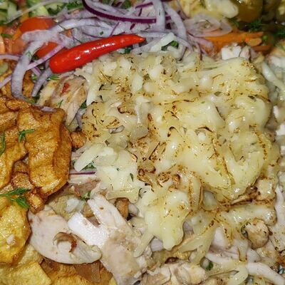 Фирменная шаверма на тарелке с моцареллой в Super Кебаб по цене 580 ₽