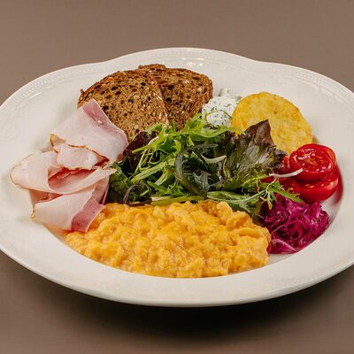 Скрэмбл с тамбовским окороком в Кими по цене 550 ₽