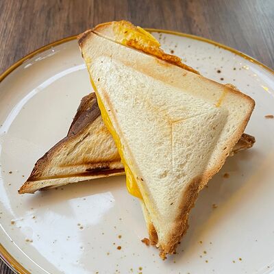 Горячий сэндвич с сыром в Контейнер по цене 450 ₽