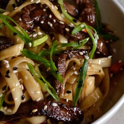 Удон с говядиной в Нами по цене 980 ₽