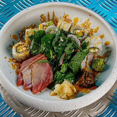 Татаки-ролл с тунцом в Skybar по цене 720 ₽