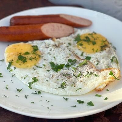 Глазунья с колбаской в Собрание по цене 240 ₽