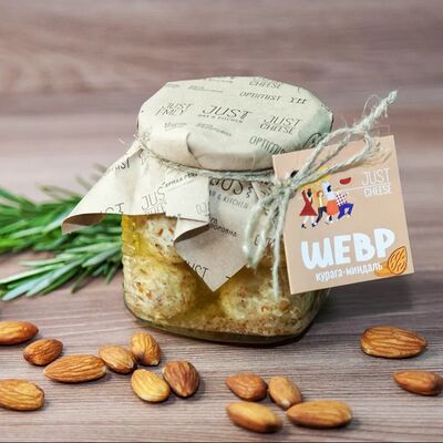 Шевр (курага-миндаль) в Магазин крафтовых сыров имороженого Creme & Caramel по цене 480 ₽