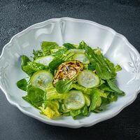 Большой зеленый салат в Florentini City Café