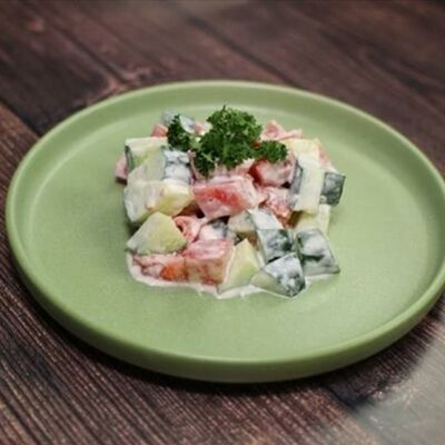 Салат Помидор, огурец со сметаной в Чудо Плов по цене 385 ₽