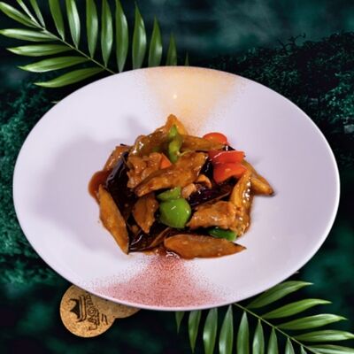 Баклажаны со свининой и сладким перцем в LAOBAN по цене 900 ₽