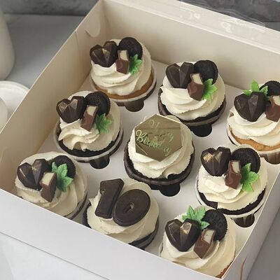 Набор капкейков 9 штук Happy Birthday в Elian Сhocolate по цене 3899 ₽