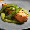 Стейк из лосося со стручковым горошком и щавелевой сальсой в Муссон по цене 2290