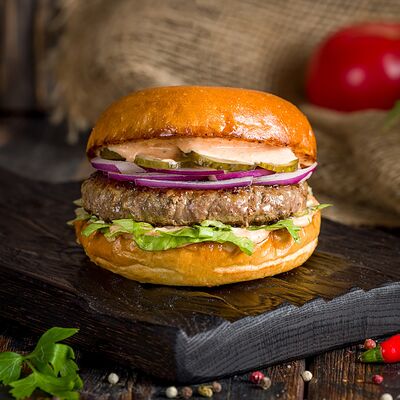 Гамбургер в Manny's Burger по цене 690 ₽