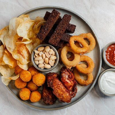 Большой пивной сет в Лебовски Пицца и Боулинг по цене 1490 ₽