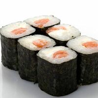 Ролл с лососем и Филадельфией в Бандзай sushi