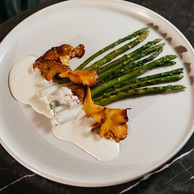 Спаржа с Лисичками со сливочным соусом в URBAN Lounge по цене 675 ₽