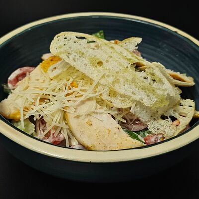 Цезарь с куриным филе в Байский по цене 820 ₽