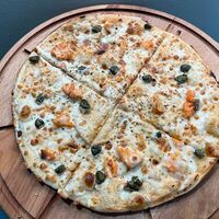 Пицца с семгой в Piccola Pizza