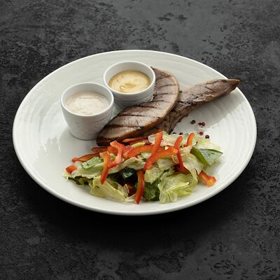 Язычки оленя на гриле с микс-салатом, дижонской горчицей и хреном в Асъядор по цене 1400 ₽