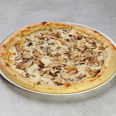 Пицца Курица с грибами на белом соусе в КафеАллея по цене 880 ₽