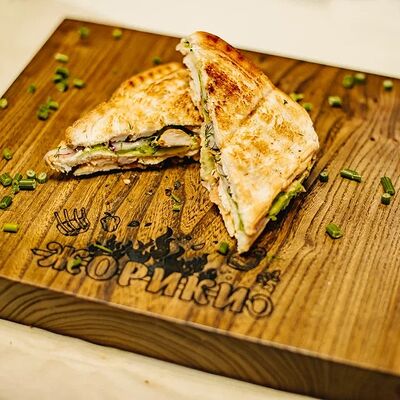 Клуб-сэндвич Курица в Жорики кухня на углях по цене 540 ₽