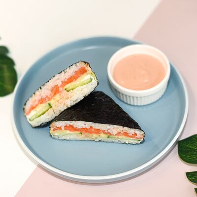 Суши-сэндвич с лососем в Pokemania по цене 699 ₽