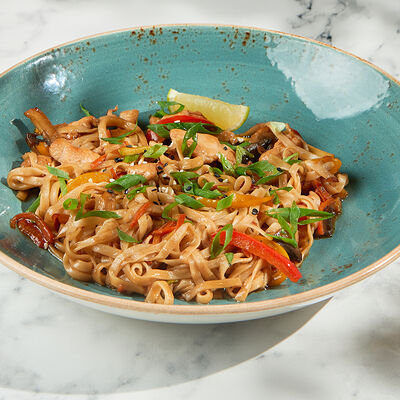 Вок с говядиной в Теплые края-уголок Италии по цене 550 ₽