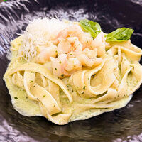 Паста тальятелле с креветками и сливочным Песто в Место Про Тесто