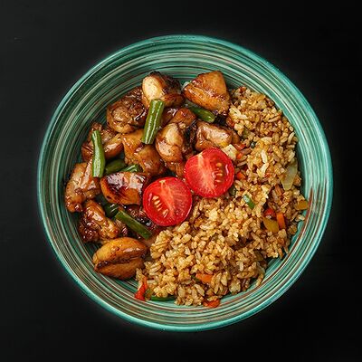 Красный дракон с курицей в RollWok club Азиатская кухня по цене 599 ₽