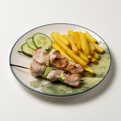 Шашлычок куриный с картофелем фри в Сказка по цене 470 ₽