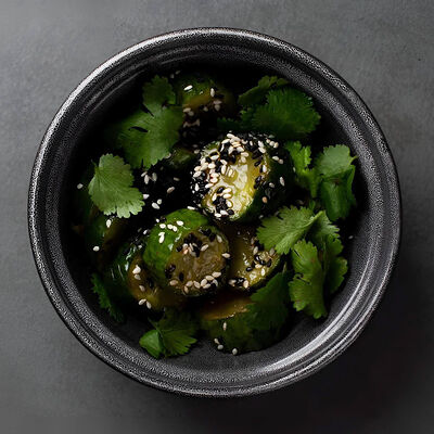 Битые огурцы в остром соусе в Пицца 22 сантиметра по цене 470 ₽