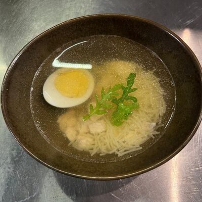 Куриный суп с яйцом в Moonlight Cafe по цене 600 ₽