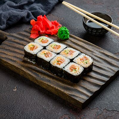 Ролл Острый лосось в King WokRoll по цене 350 ₽