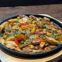 Сковородка Мясо с мясом в Кафе Цоколь