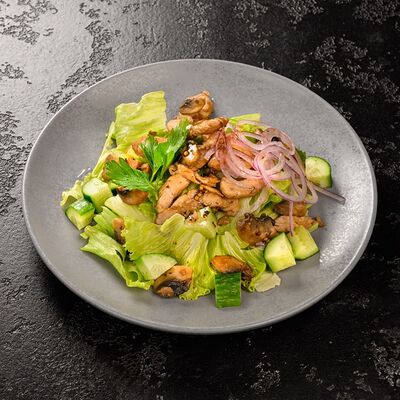 Салат с курицей и грибами в Суши Профи по цене 419 ₽