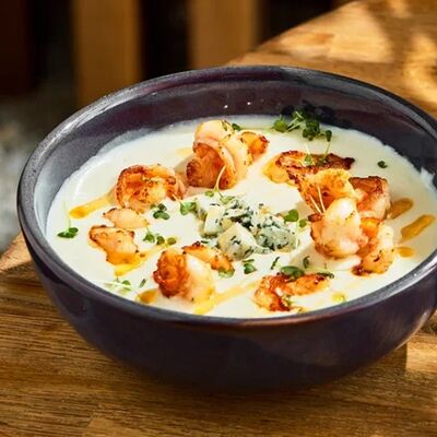 Сырный суп с тигровыми креветками в AGATA по цене 755 ₽