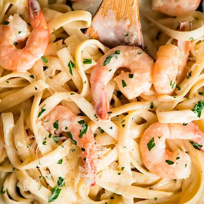 Паста Карбонара с креветками в Тройка по цене 820 ₽