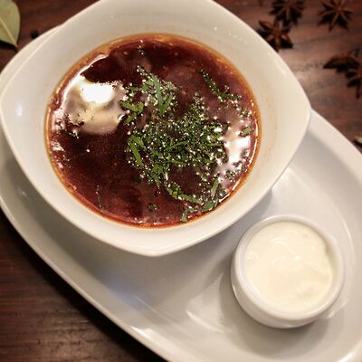 Борщ со сметаной в Рембрандт по цене 450 ₽