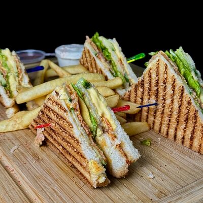 Сэндвич-клаб с пепперони в Шаурма 24/7 по цене 475 ₽