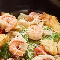 Азиатский цезарь с морепродуктами в Паназия & Суши-рум