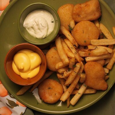 Наггетсы с фри в у МАМАN по цене 490 ₽